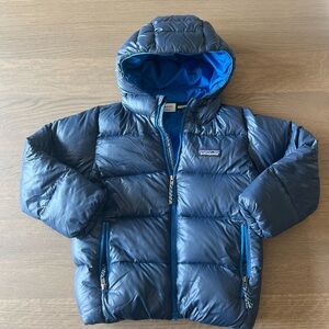 Patagonia kids winter puffer jacket 5T navy EUC